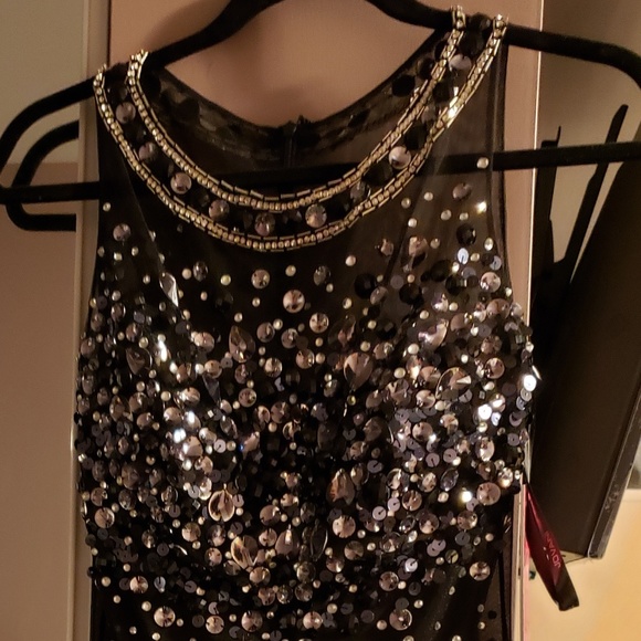 See through back Jovani dress. - Picture 3 of 6